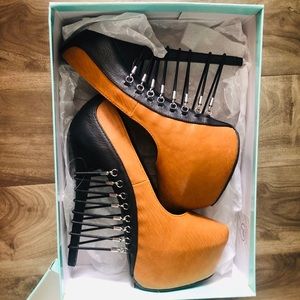 Ultra stylish color block pumps